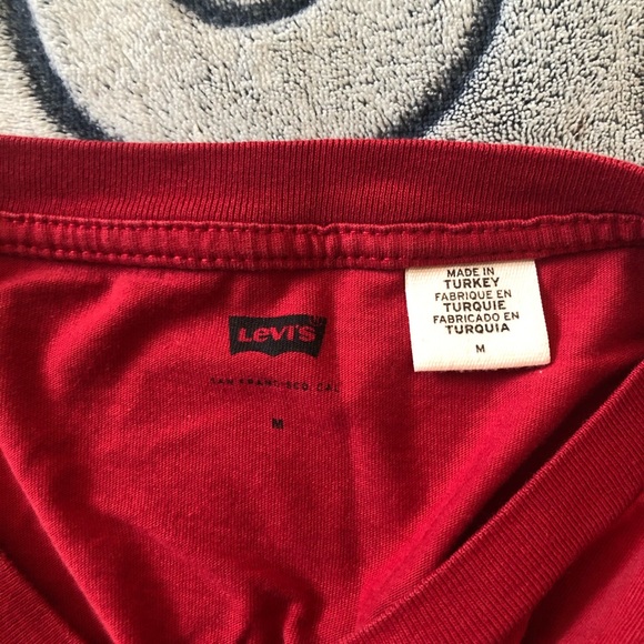 red levi’s top - Picture 2 of 2